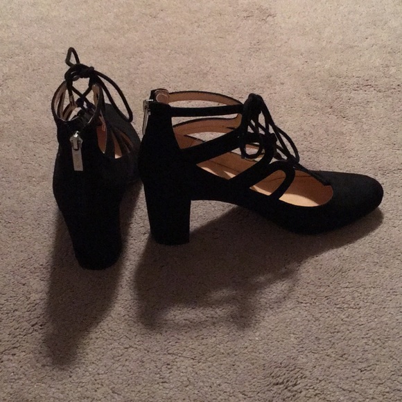 Black heels - Picture 2 of 2